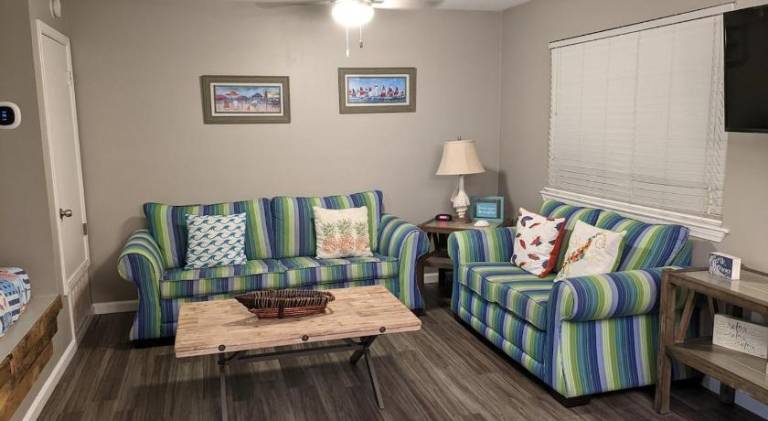 Fully equipped pleasant apartment with heated pool | Pets are welcome in Bay City, AL