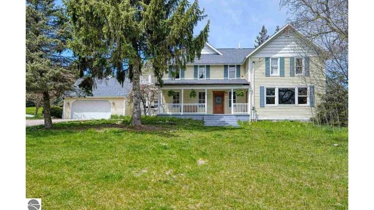Farmhouse Suttons Bay