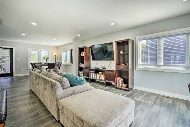 Long Branch Getaway: Grill, 1 Block to Beach! — photo 4