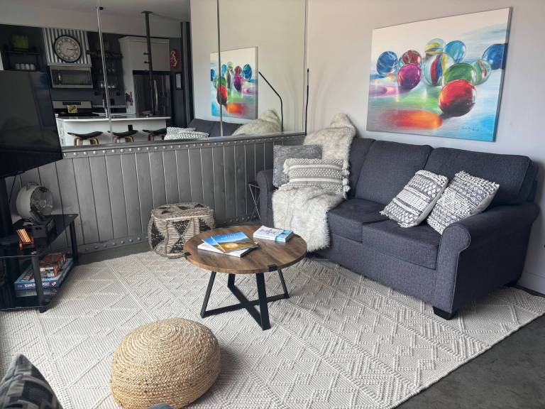 Bed and breakfast with BBQ & hot tub | City view — photo 4