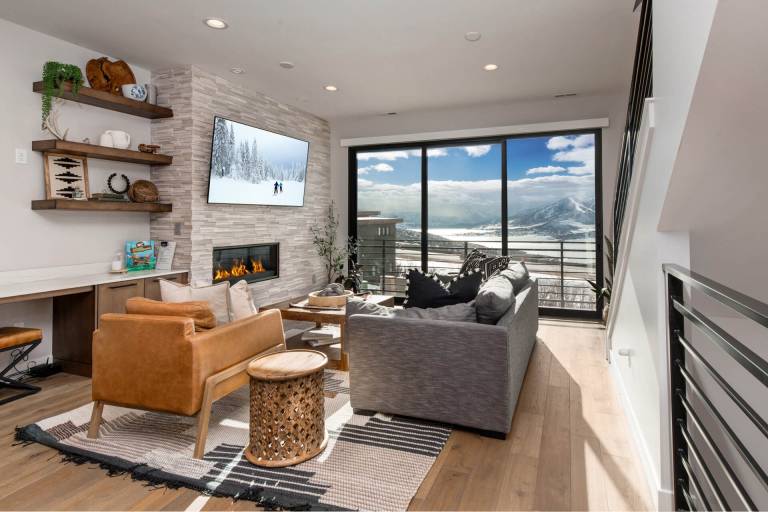 Klaim Retreats 807