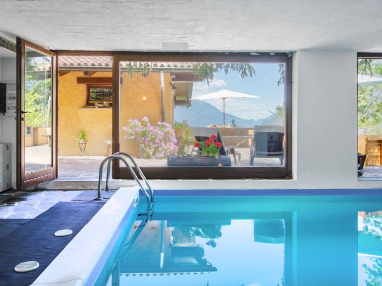 House with barbecue, yard & private pool | Lake view — photo 2