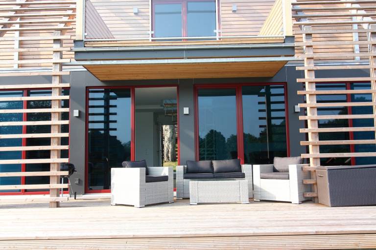 Wonderful vacation home with barbecue, pool & yard | Pets allowed — photo 2