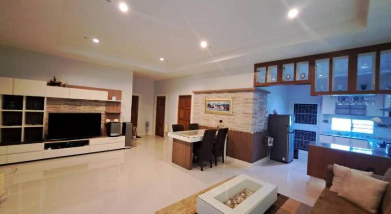 Villa with garden, private pool & terrace | Good for workation — photo 3