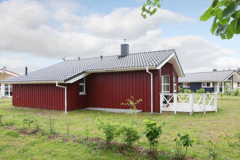 Vacation home with sauna, garden & patio — photo 3