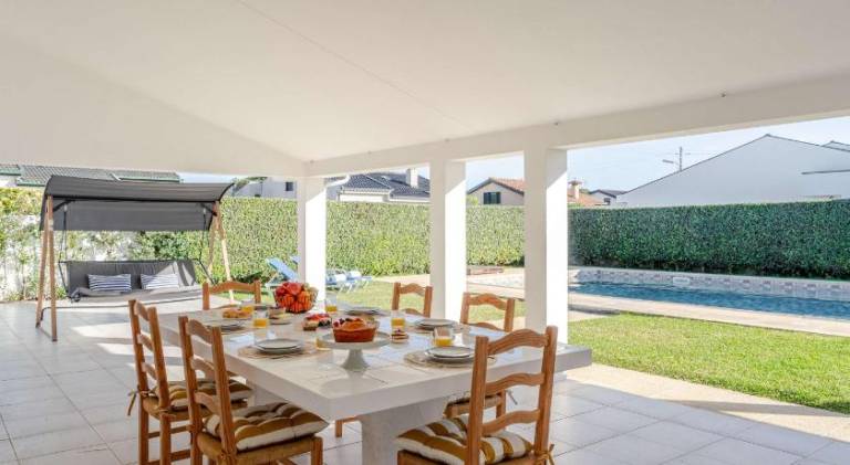 Vacation home with garden & private pool — photo 3