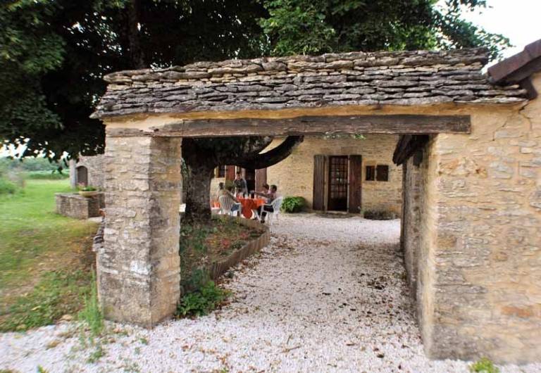 Gite with patio, yard & barbecue — photo 2
