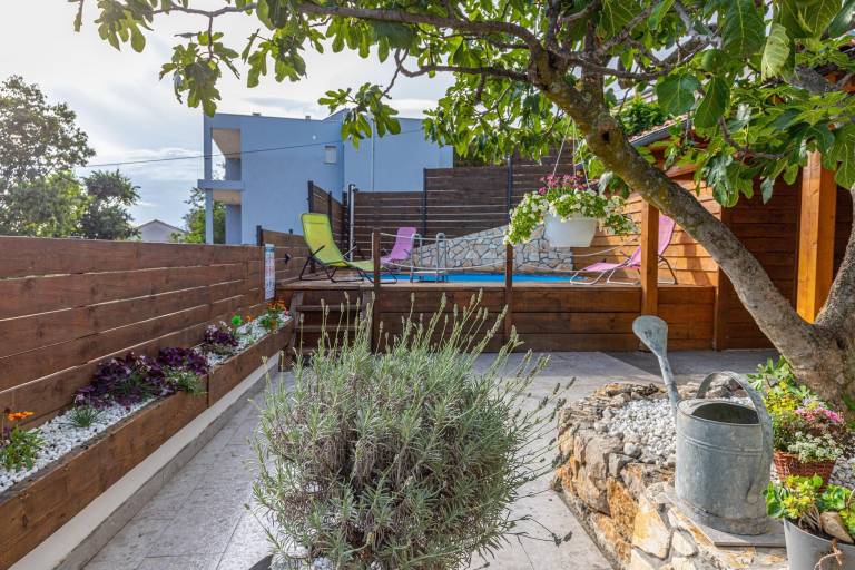 Apartment with garden, BBQ & pool | Pets are welcome — photo 2