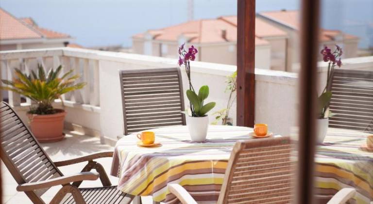 Rental apartment with terrace & barbeque — photo 3