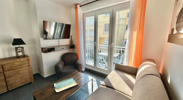 Rental apartment with 1 room for 4 persons in Montreuil