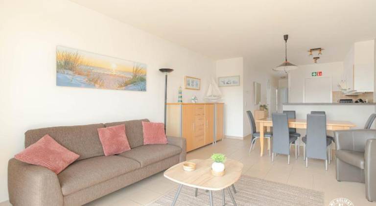 Pleasant holiday apartment with patio | Next to the beach | Pets are welcome in De Panne