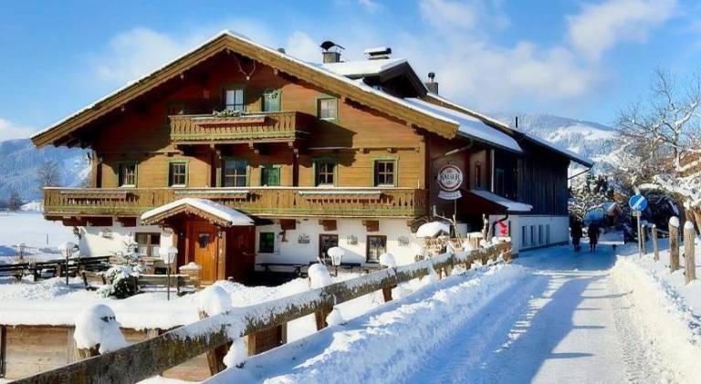 Rental apartment with patio & garden in Saalfelden am Steinernen Meer