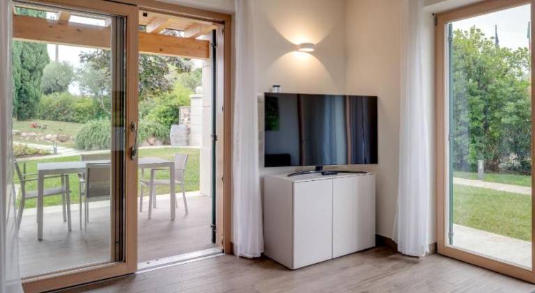 Holiday apartment with garden, pool & grill — photo 2