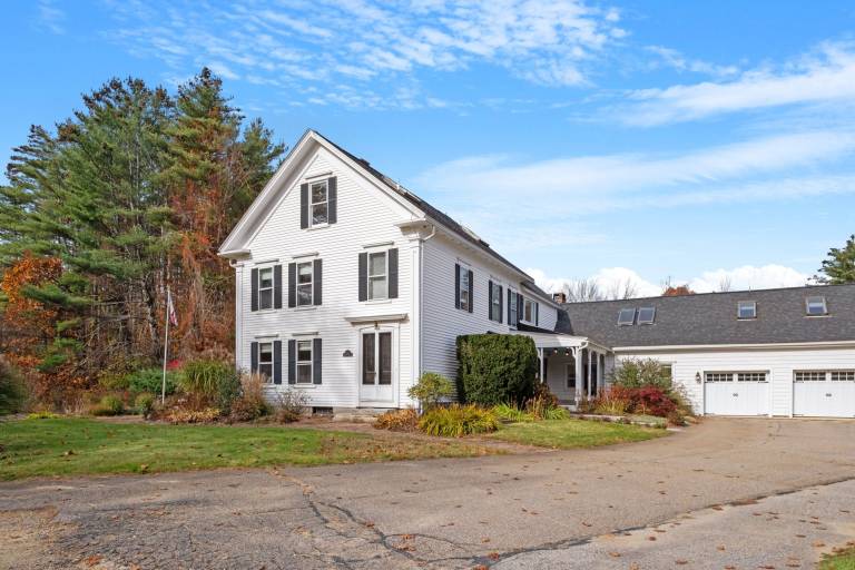 Cozy Stay w Fireplace Near Gunstock Laconia