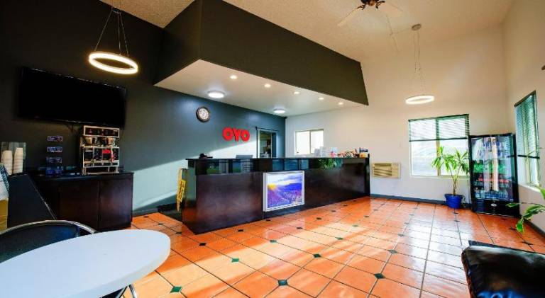 HERMISTON INN & SUITES — photo 2