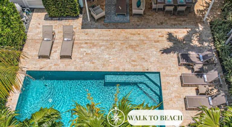 House with pool in Fort Lauderdale, FL