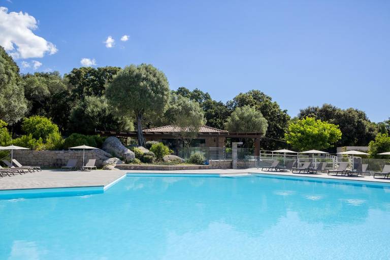 Holiday apartment with patio & pool — photo 3