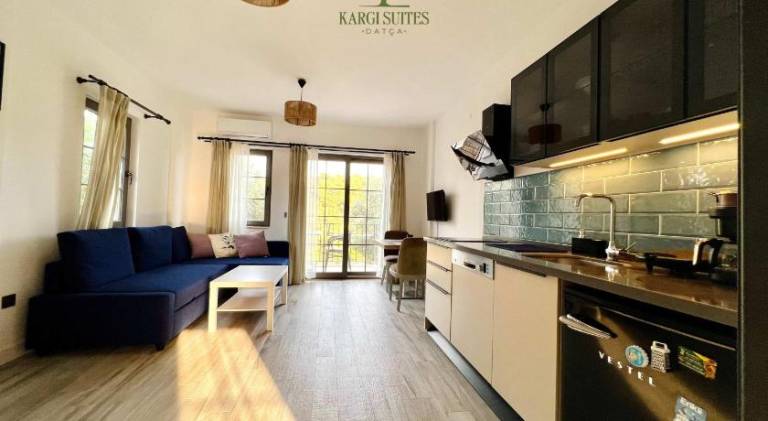 Serviced apartment with yard | Pets are welcome — photo 3