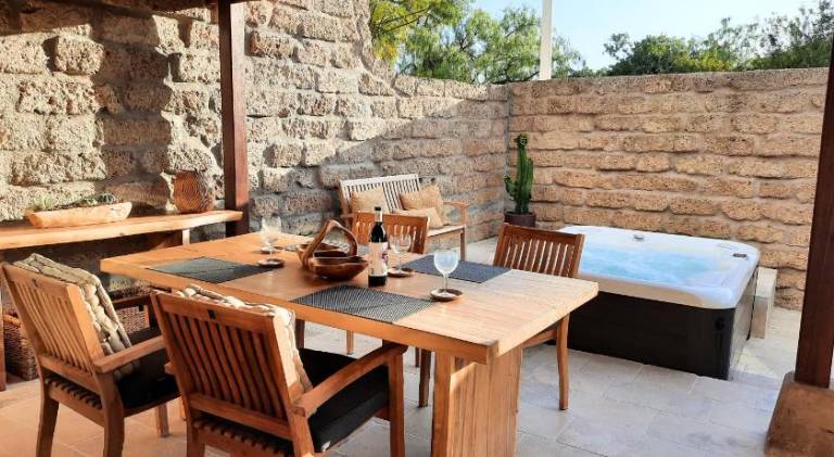Vacation home with yard & patio — photo 5