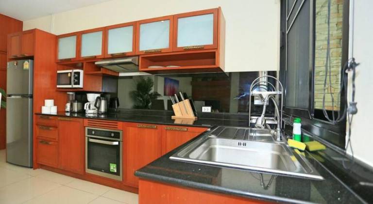 Villa with pool — photo 5