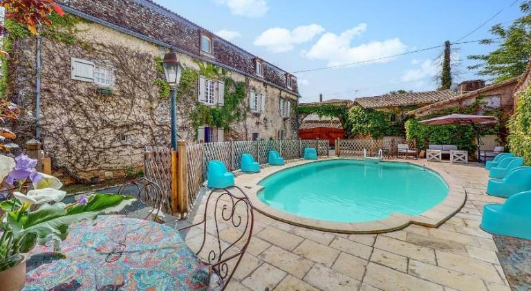 Nice vacation home with pool | Pets allowed in Poitiers