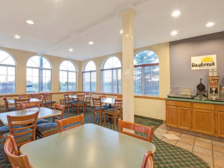 Days Inn by Wyndham Laramie — photo 4