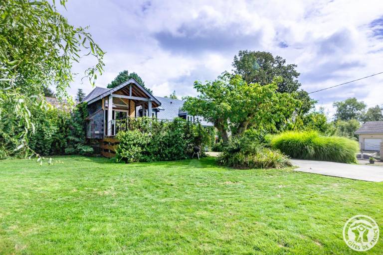 Gite with pool, garden & barbecue in Lourdes