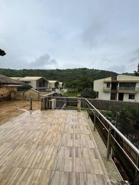 Villa with yard, pool & grill — photo 4