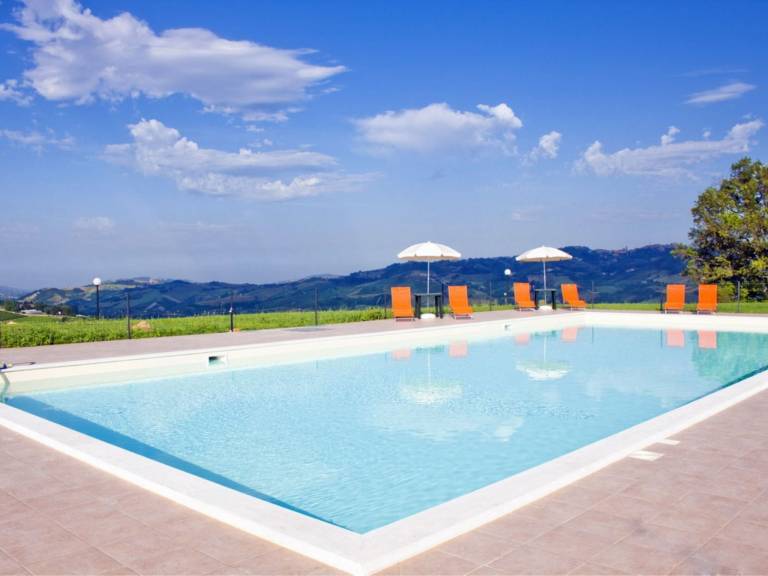 Vacation home with patio, barbeque & private pool — photo 5