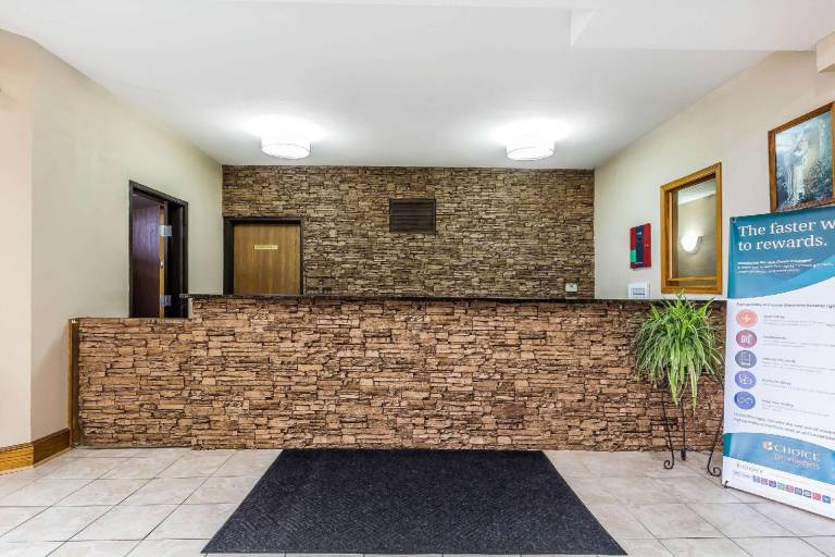 Quality Inn & Suites Chesterfield Village — photo 5