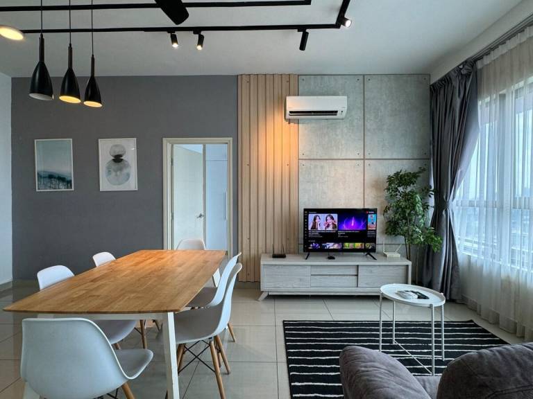 Beautiful vacation home with pool | Next to Petaling Street | Pet-friendly — photo 3