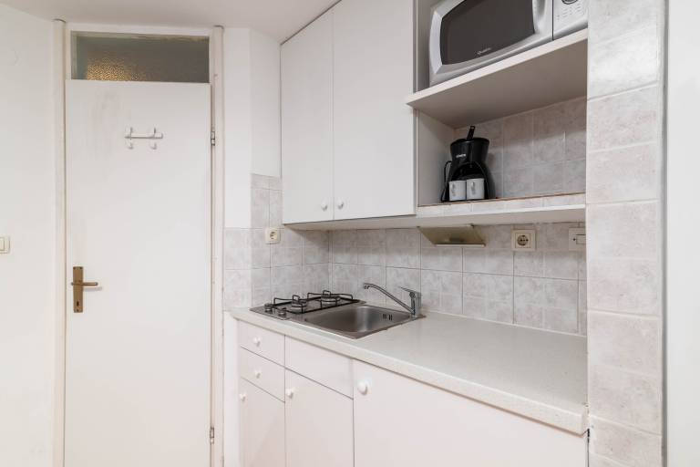 Charming studio with patio & barbeque | Pet-friendly — photo 2