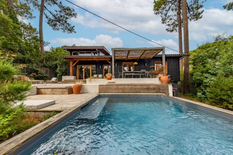 Child-friendly big villa with private pool, yard & patio | Garden view | Perfect for remote work | Pets allowed — photo 2