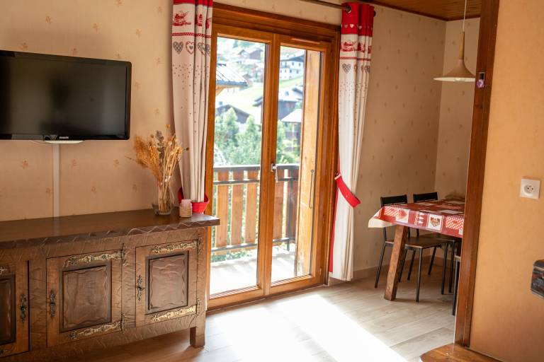 Family-oriented pleasant studio with barbecue, fast internet & yard | Mountain view | Next to the ski | Pet-friendly — photo 3