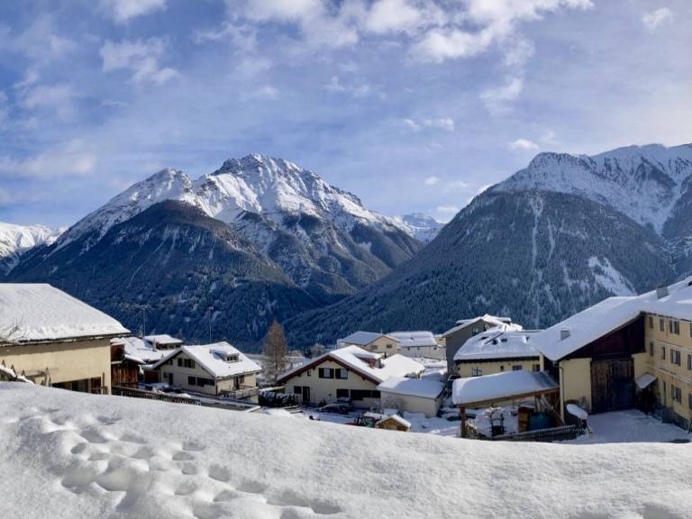 Apartment with patio in Scuol