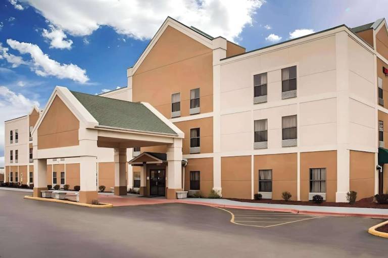 Halsted Inn and Suites Harvey Chicago Southland