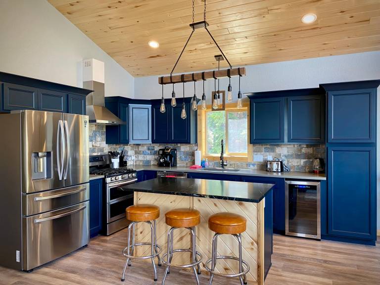 Children-friendly ample cabin with patio & grill | Mountain view | Pets are welcome — photo 2