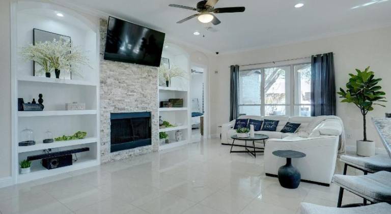 House with hot tub & pool | Pets are welcome — photo 3