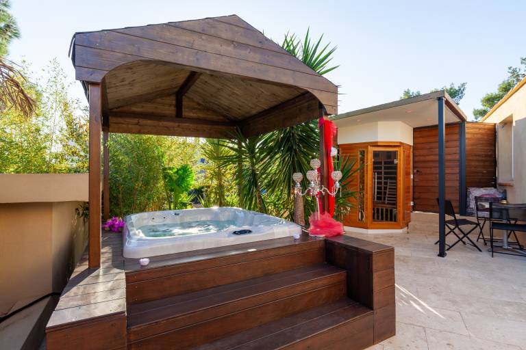 Wonderful vacation home with private pool, barbeque & sauna | Mountain view | Pets allowed — photo 4