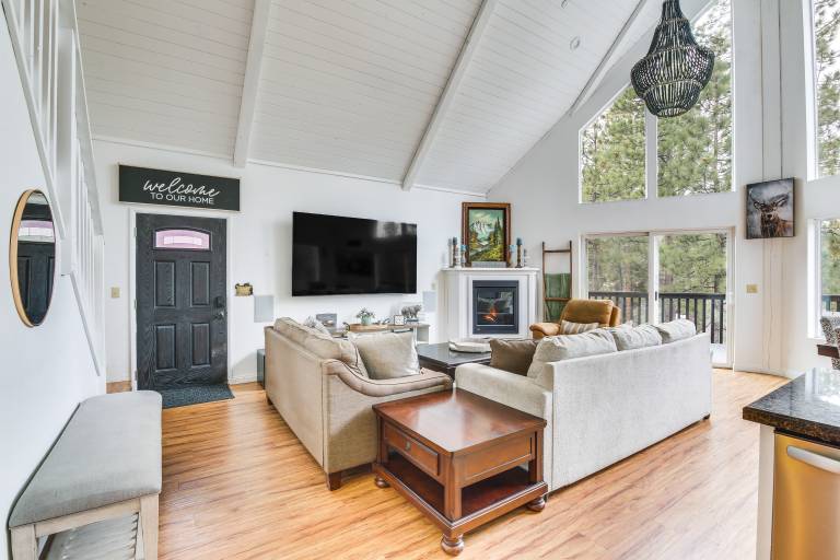Serene Big Bear Retreat w/ Hot Tub + Game Room! — photo 4