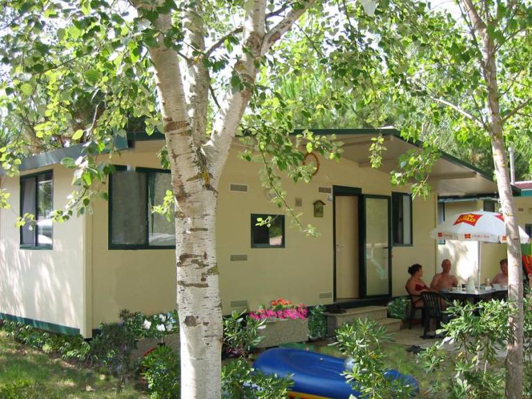 Family-friendly mobile home with patio & pool | Next to the beach | Pets allowed — photo 4