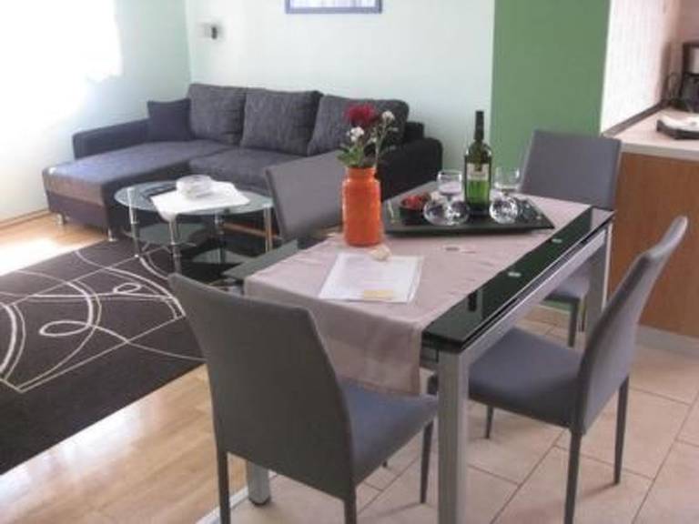 Rental apartment with grill, yard & terrace — photo 3