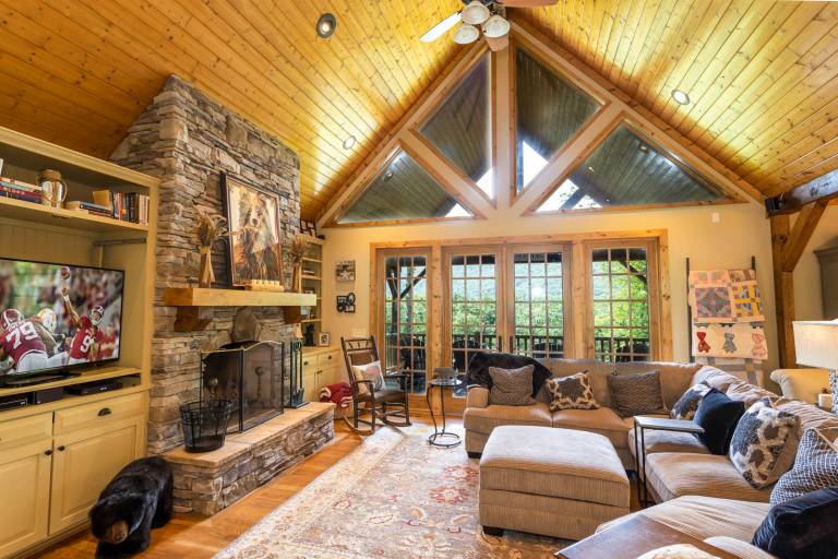 Family-oriented spacious cabin with BBQ & jacuzzi | Mountain view | Pets allowed — photo 5