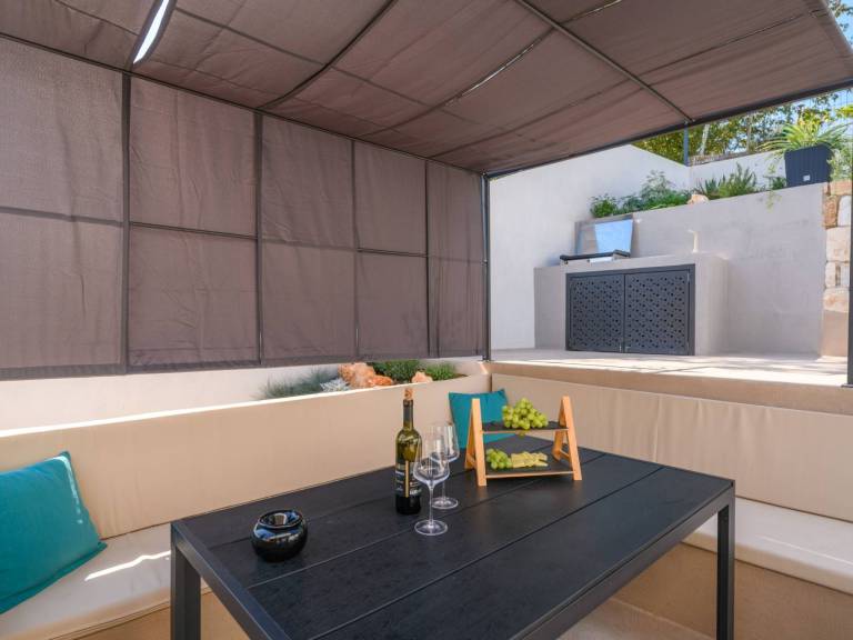 House with patio, garden & private pool — photo 4