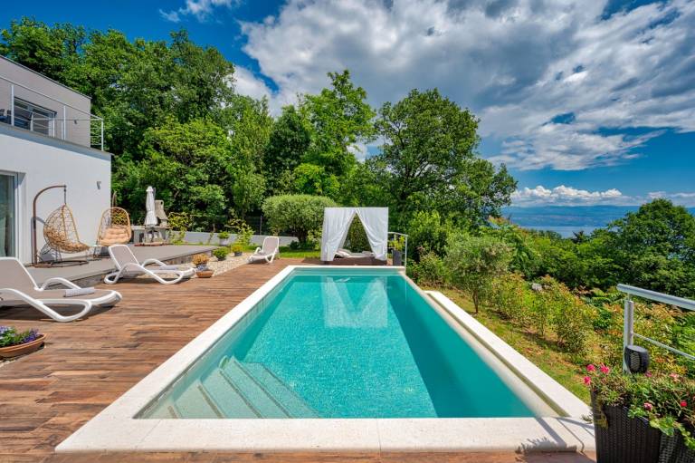 Villa with garden, private pool & terrace — photo 2