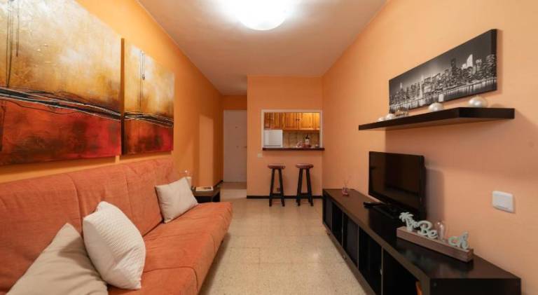 Apartment with pool — photo 2
