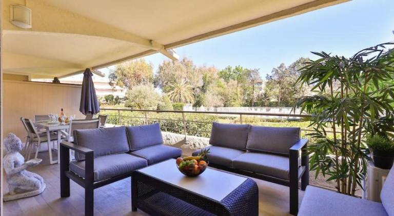Centre St Tropez - Gd 2 pieces, piscine et parking in Saint-Tropez