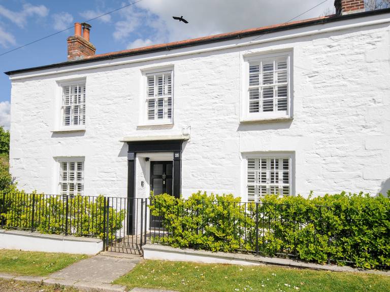 Cottage with hot tub & yard | Beach view in St. Austell