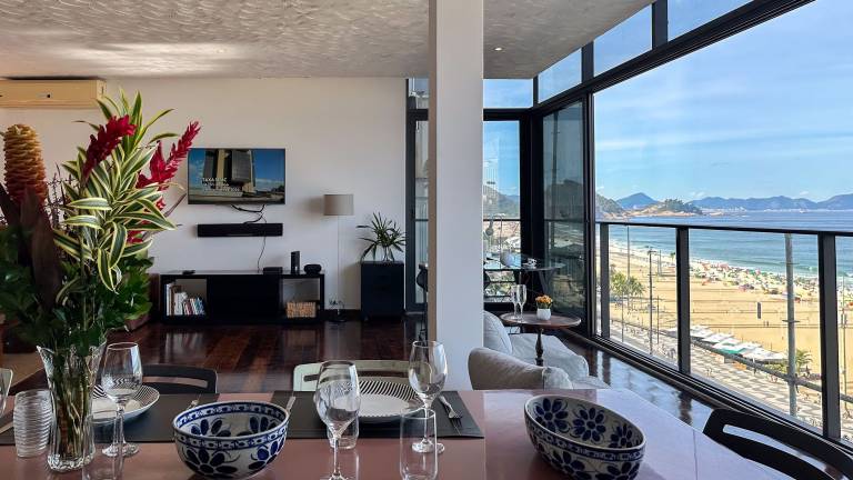 Beautiful 3 bedroom apartment facing the sea