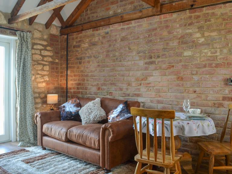 Child-friendly pleasant cottage with BBQ, yard & hot tub | River view | Dogs allowed — photo 3